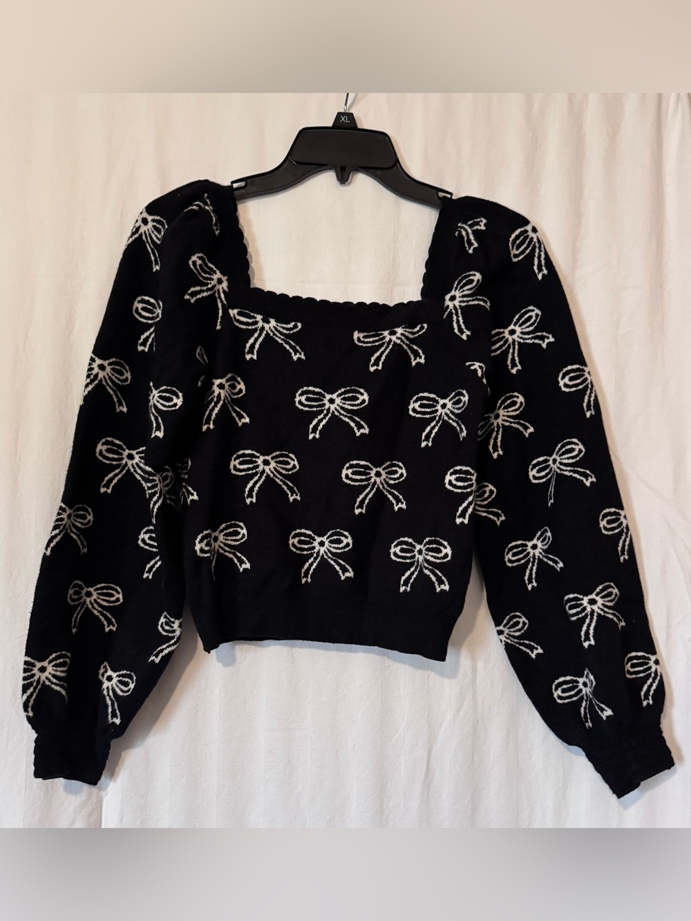 Willow & Wind Bow Knit Sweater – Large